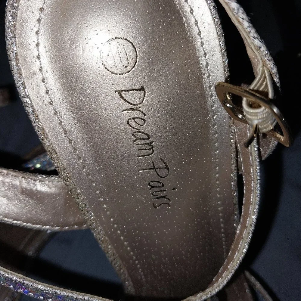 HEELS - Picture 2 of 3